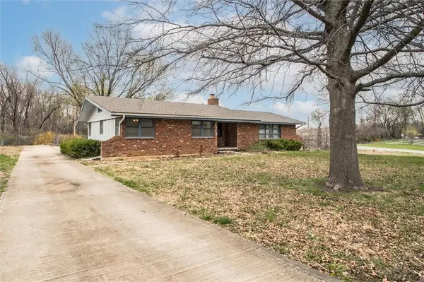 3715 Valley View RD, Blue Springs, MO 64015