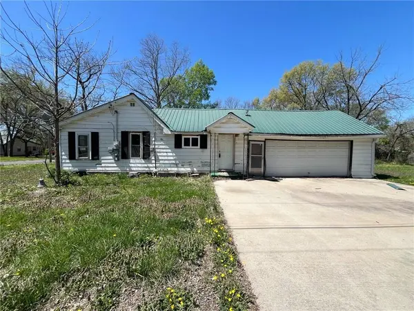 201 W Tebo ST, Clinton, MO 64735
