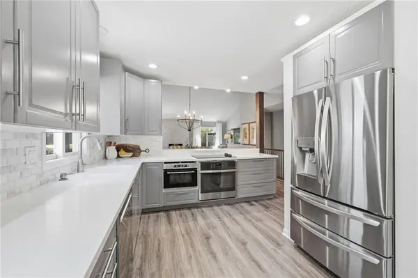 12843 Cambridge RD, Leawood, KS 66209