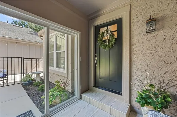 12843 Cambridge RD, Leawood, KS 66209