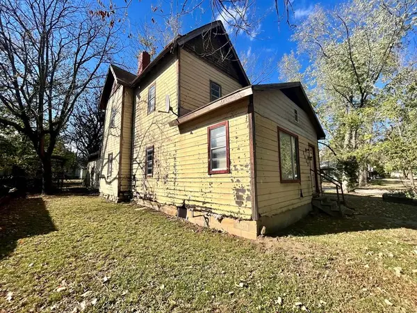 1117 N 9th ST, Independence, KS 67301