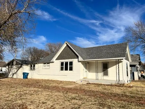 1016 W 10th ST, Coffeyville, KS 67337