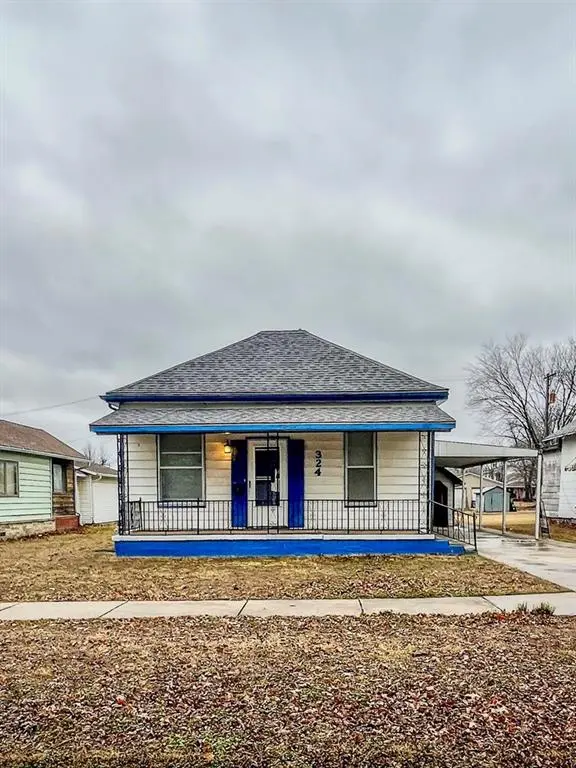 324 W 5th ST, Cherryvale, KS 67335