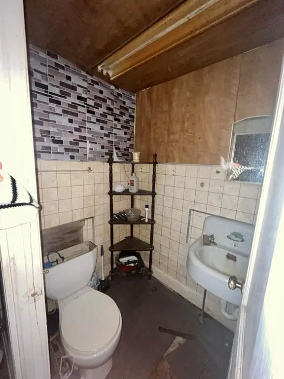 220 N 8th ST, Chetopa, KS 67336