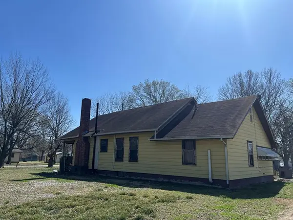 220 N 8th ST, Chetopa, KS 67336
