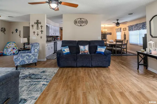 311 GATEWAY RD, Marion, IL 62959
