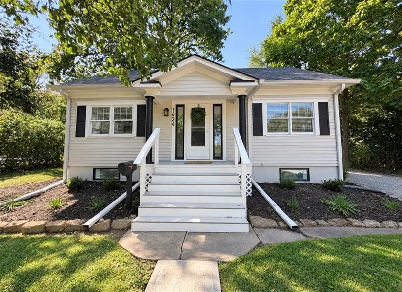 1424 N MULBERRY ST, Maryville, MO 64468