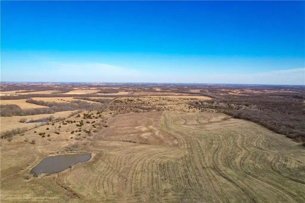 EE HWY, Mcfall, MO 64657