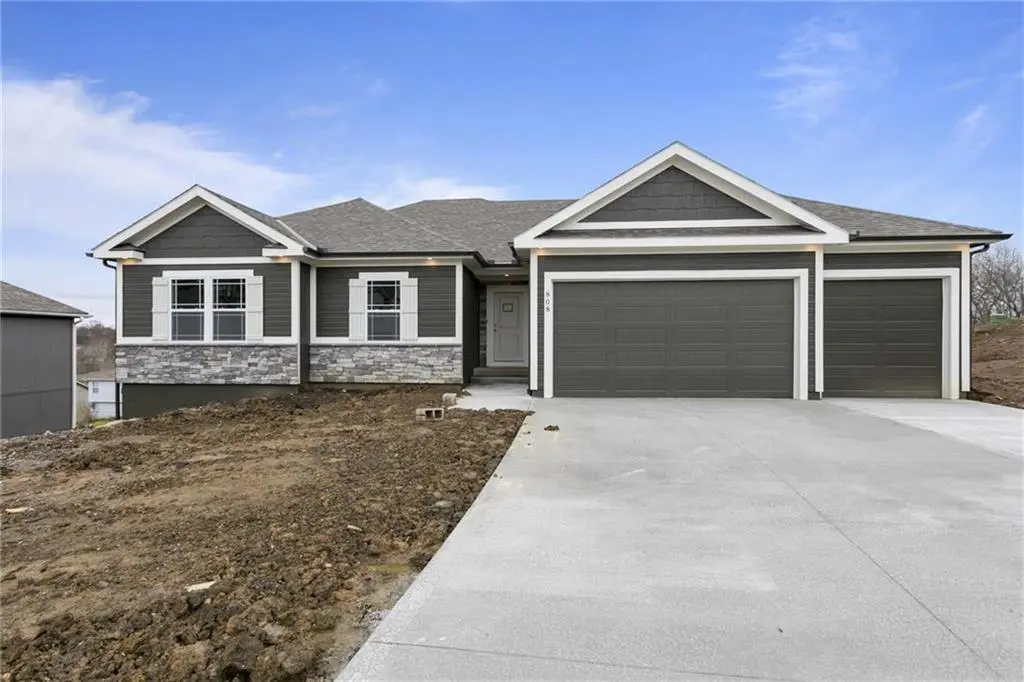 2368 NE Skopelos CT, Blue Springs, MO 64014