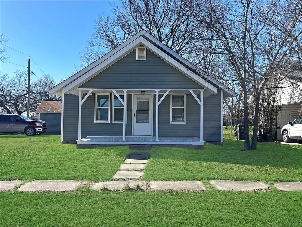 716 S Huston AVE, Altamont, KS 67330