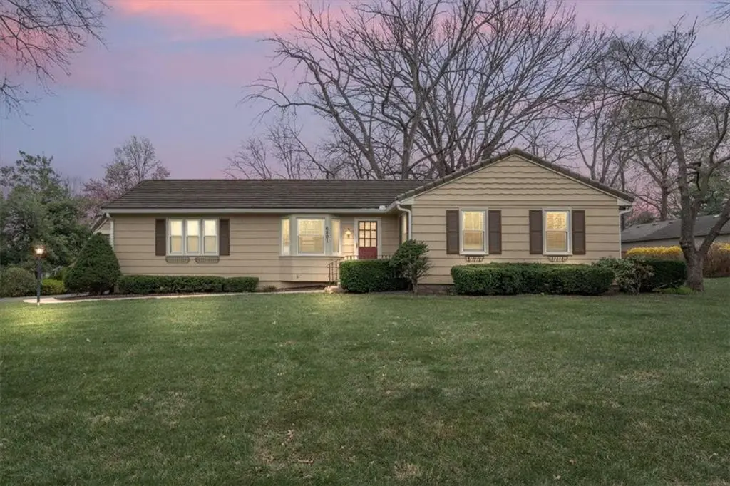 6801 BEVERLY ST, Overland Park, KS 66204