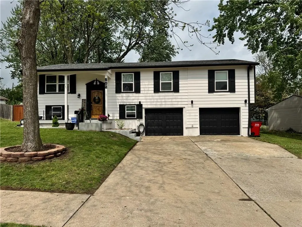 802 N Susquehanna RDG, Independence, MO 64056