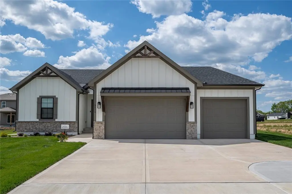 2614 SW Barley Field DR, Lee's Summit, MO 64082