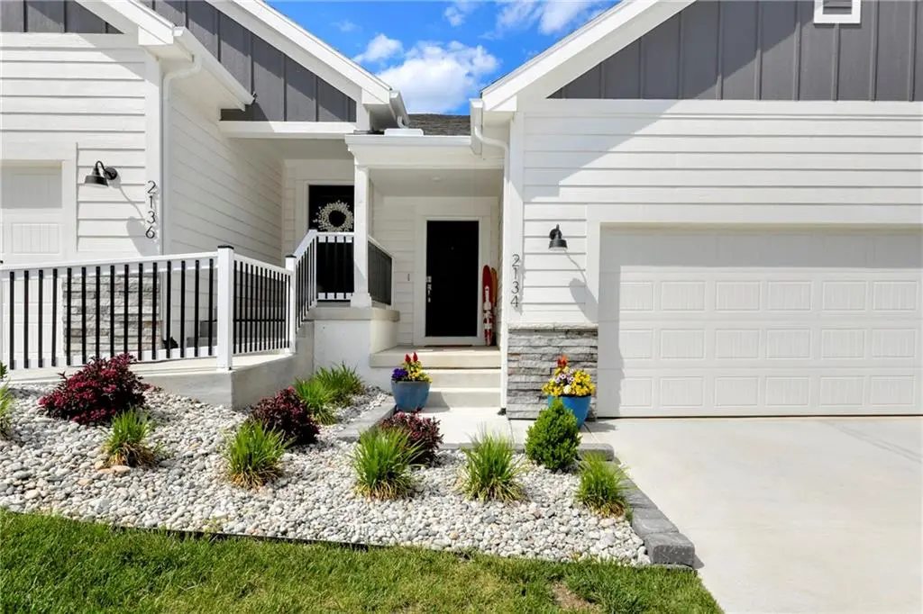 2134 SW Osage DR, Lee's Summit, MO 64082