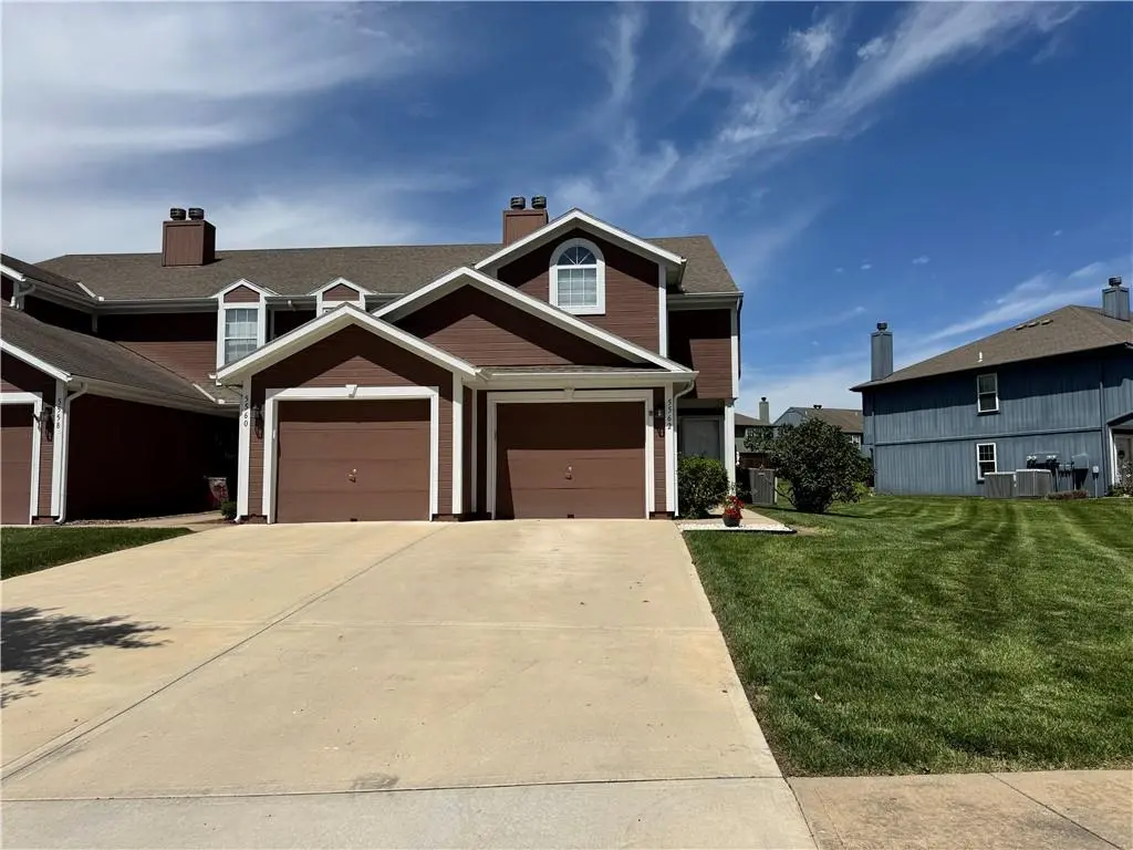 5562 Moonlight Meadow DR, Lee's Summit, MO 64064