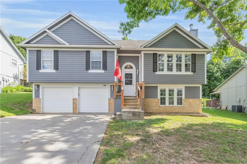311 SW 24th TER, Oak Grove, MO 64075