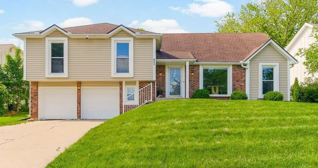 643 E 115th TER, Kansas City, MO 64131