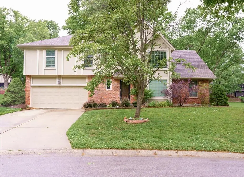204 NW REDWOOD CT, Lee's Summit, MO 64064