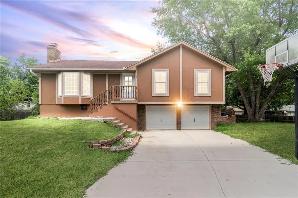 1304 SE Alice CT, Blue Springs, MO 64014