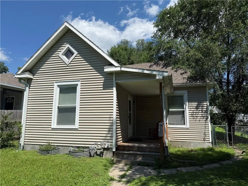 2423 S 17th ST, St Joseph, MO 64503