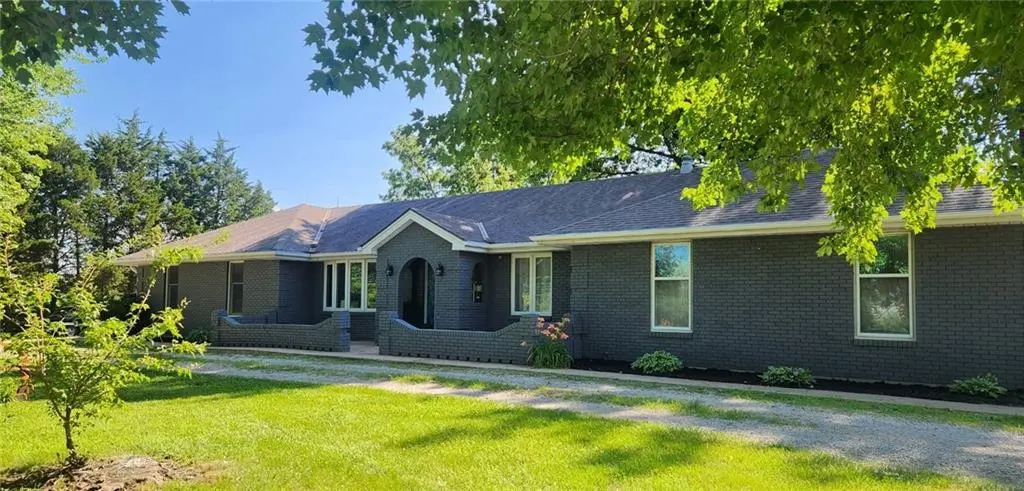 16413 Quinn RD, Smithville, MO 64089
