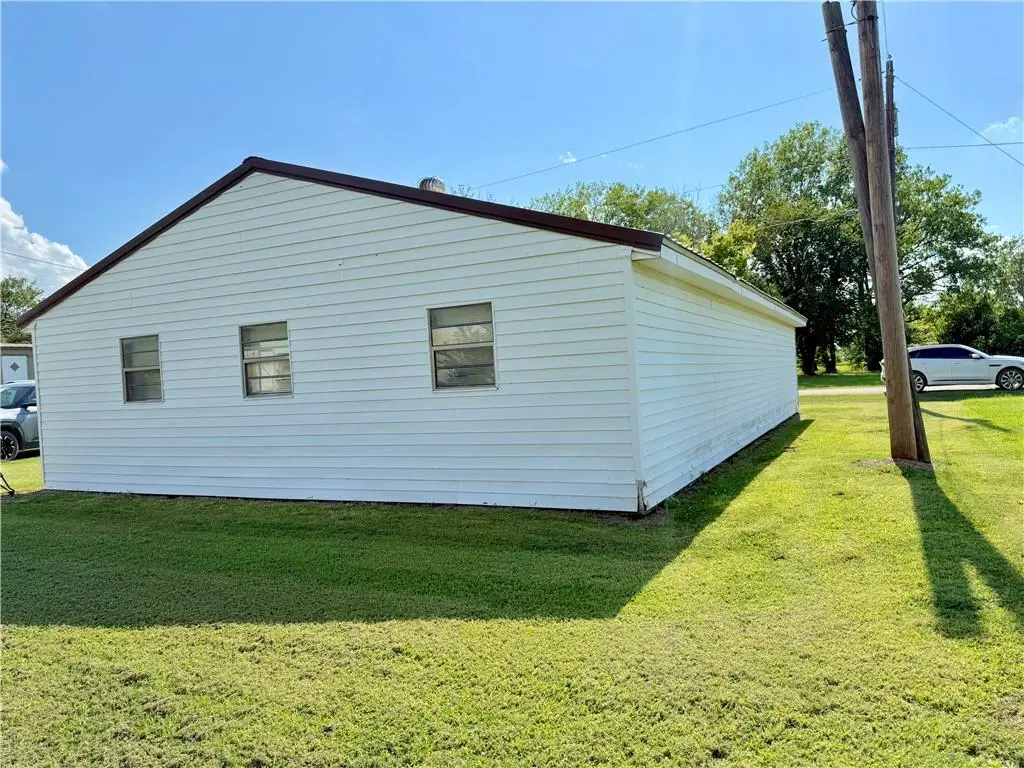 503 N School ST, Cherryvale, KS 67335