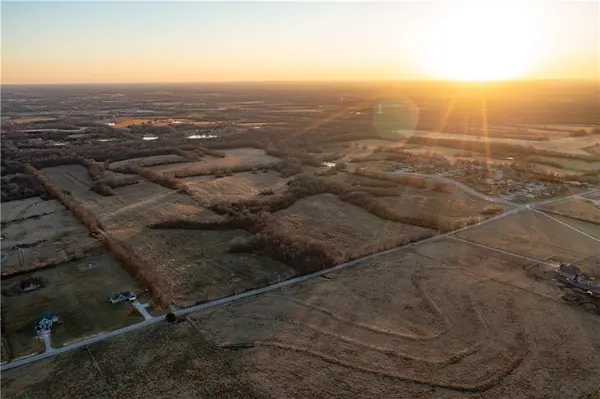 E 195th ST, Raymore, MO 64083