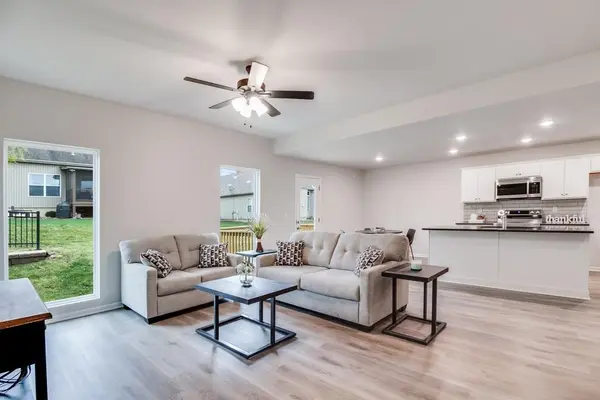 2205 Crestview PL, Raymore, MO 64083