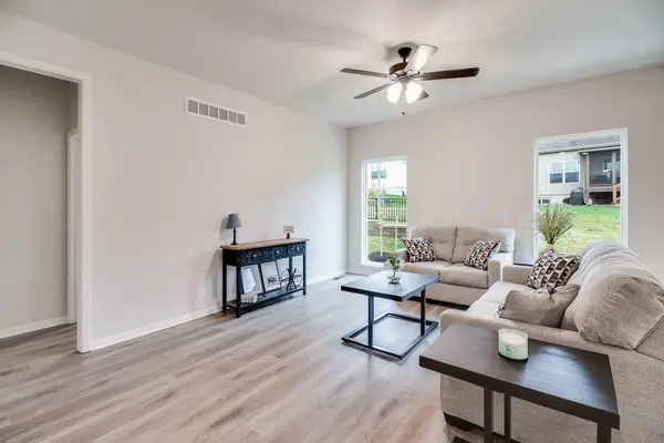 2205 Crestview PL, Raymore, MO 64083