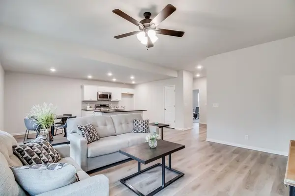 2205 Crestview PL, Raymore, MO 64083