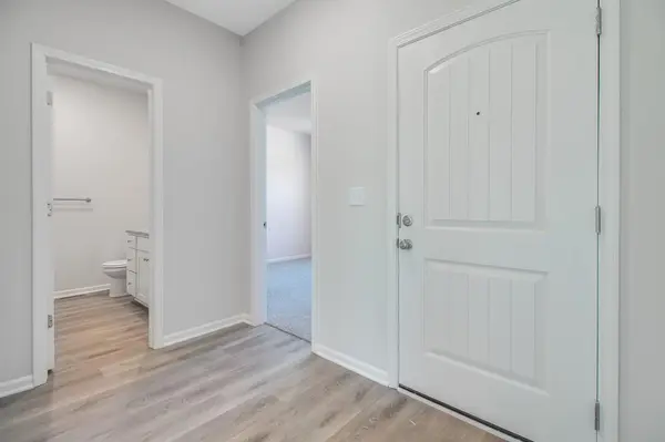 2205 Crestview PL, Raymore, MO 64083