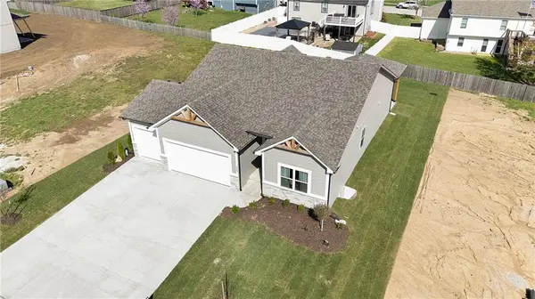 2364 NE Colonnade AVE, Blue Springs, MO 64029
