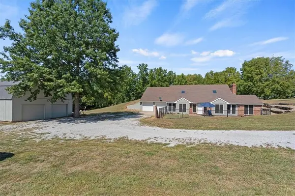15708 Jesse James Farm RD, Kearney, MO 64060