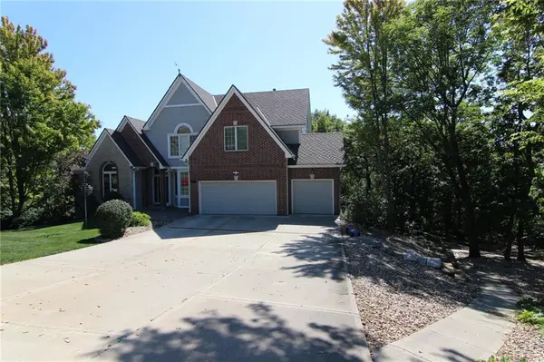 6415 Hillside ST, Shawnee, KS 66218