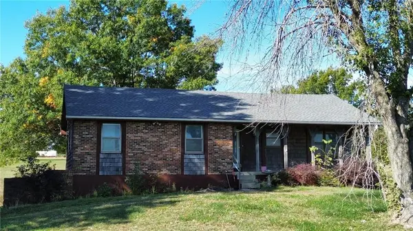 13200 E N Hedgewood Hills RD, Peculiar, MO 64078