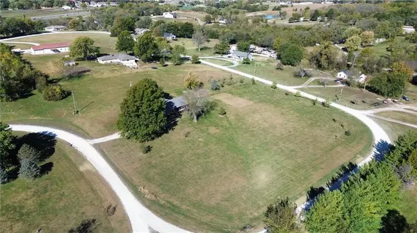 13200 E N Hedgewood Hills RD, Peculiar, MO 64078