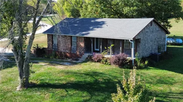 13200 E N Hedgewood Hills RD, Peculiar, MO 64078