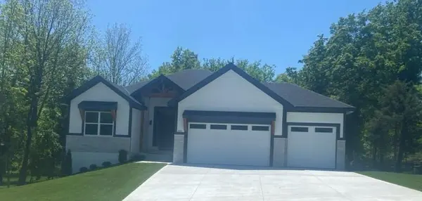 309 SW 17th ST, Oak Grove, MO 64075
