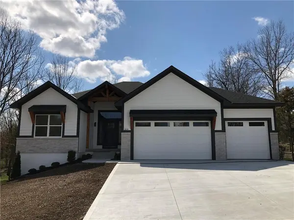 309 SW 17th ST, Oak Grove, MO 64075