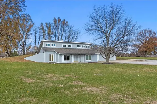 1306 E Hubach Hill RD,  Raymore,  MO 64083