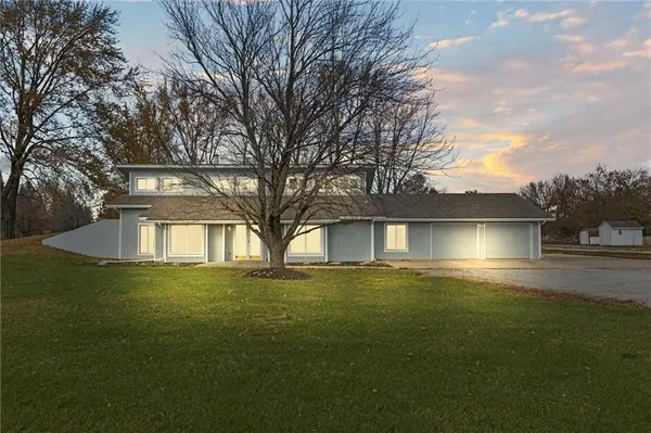 1306 E Hubach Hill RD, Raymore, MO 64083
