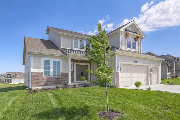 2034 SW Harvest Moon LN, Lee's Summit, MO 64082