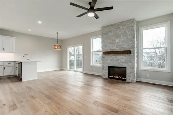 22450 S Jefferson ST, Spring Hill, KS 66083