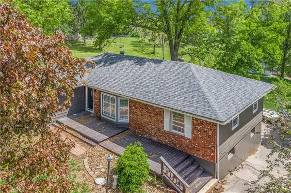 10609 NW Meadow Lane DR, Parkville, MO 64152