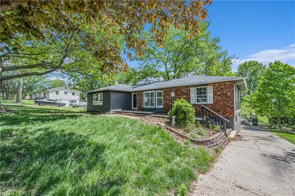 10609 NW Meadow Lane DR, Parkville, MO 64152