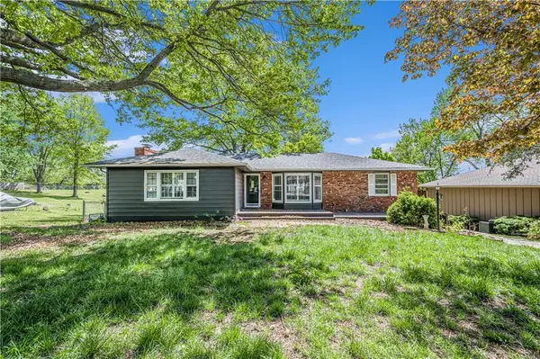 10609 NW Meadow Lane DR, Parkville, MO 64152