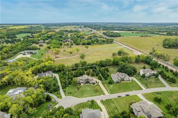 3719 W 180th TER, Stilwell, KS 66085