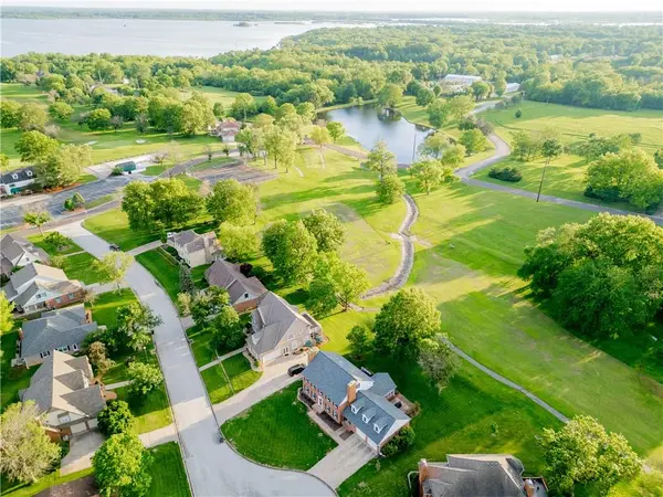 1705 S Nicklaus DR, Clinton, MO 64735