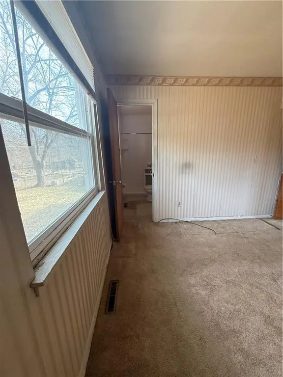 1437 N 75 DR, Kansas City, KS 66112