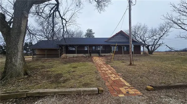 19033 S 500 RD, Deerfield, MO 64741